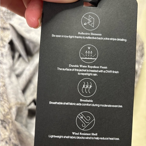 Varley Womens Print Terrace Running Jacket Size Small New Reflective Windbreaker - Picture 8 of 8